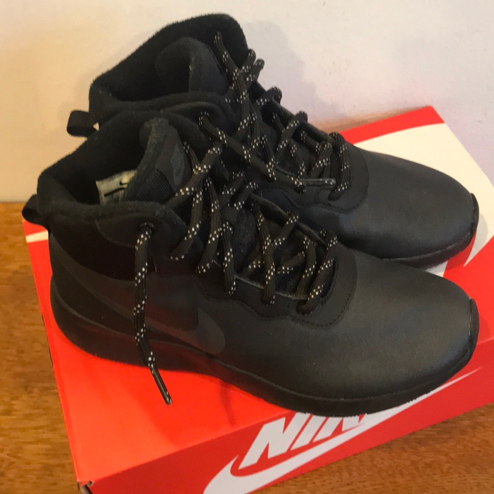 Nike Black Sneakers